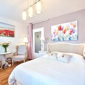 Naturalbnb - Superbes D'hôtes, Au Calme, Parking Sécurisé&gratuit, Copieux Petit Déj' En Option Bed & Breakfast